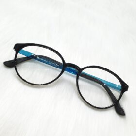kính cận gọng titan cho trẻ em